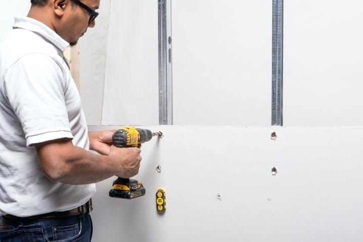 Read more about the article How to wall mount a TV to a Metal studs
